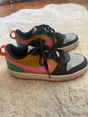 Nike Kids Low-Top Sneakers in Black, Pink, Green and Mustard